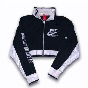 Nike Cropped Windbreaker